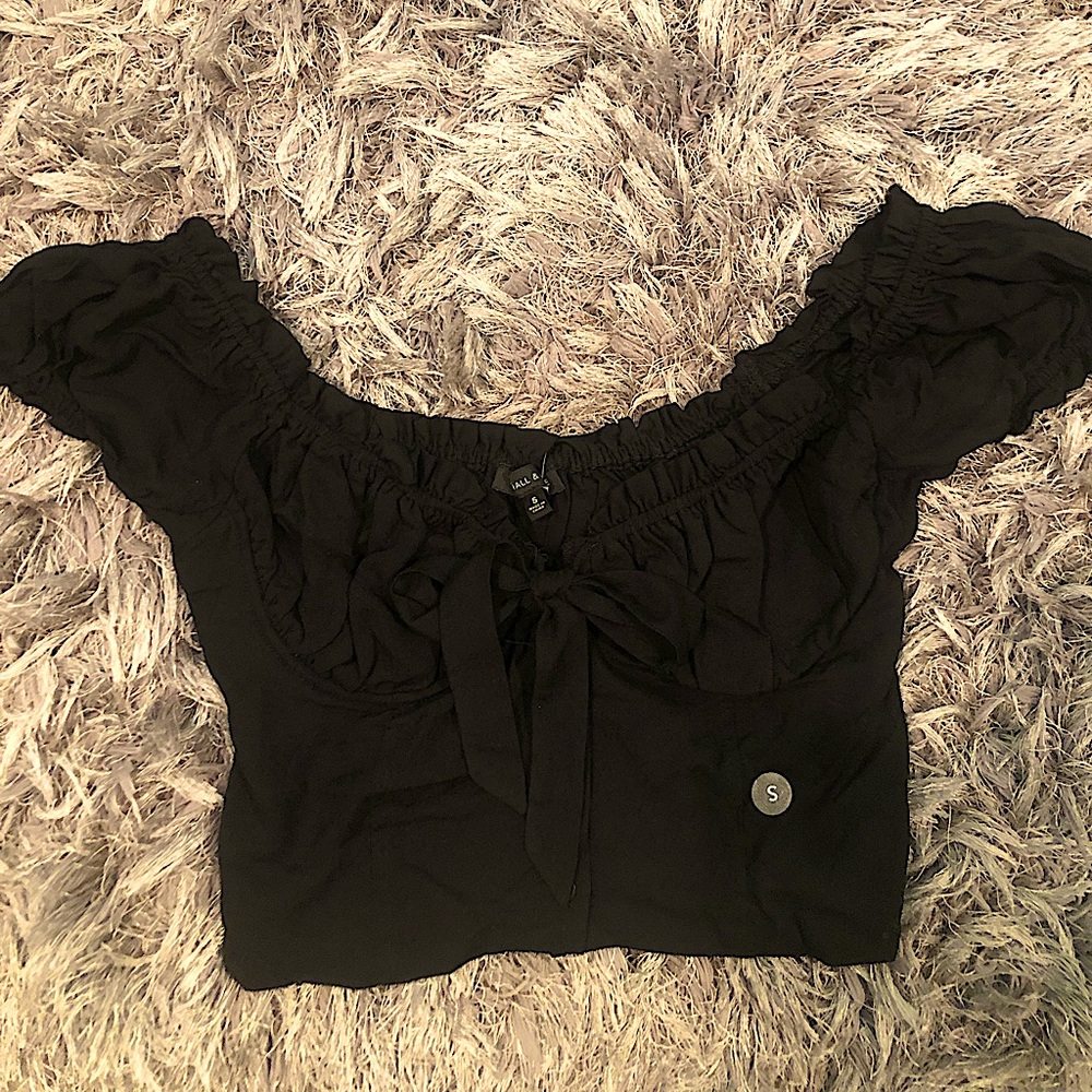Ruffle sleeve top with buttons and tie bow